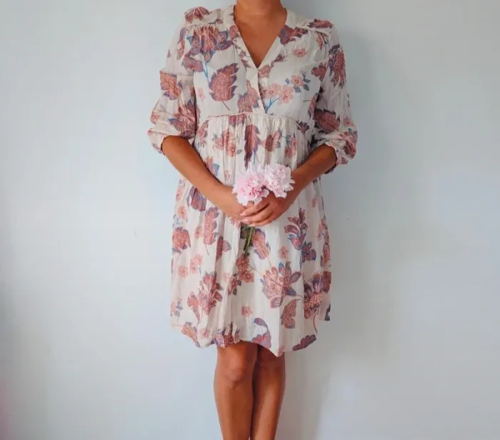 Robe estivale crème à fleur rose coupe empire style romantique camaïeu taille 36