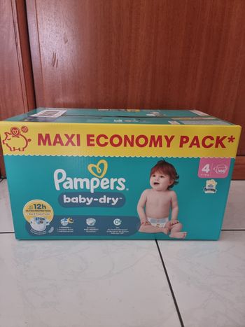 108 couches taille 4 Pampers baby dry