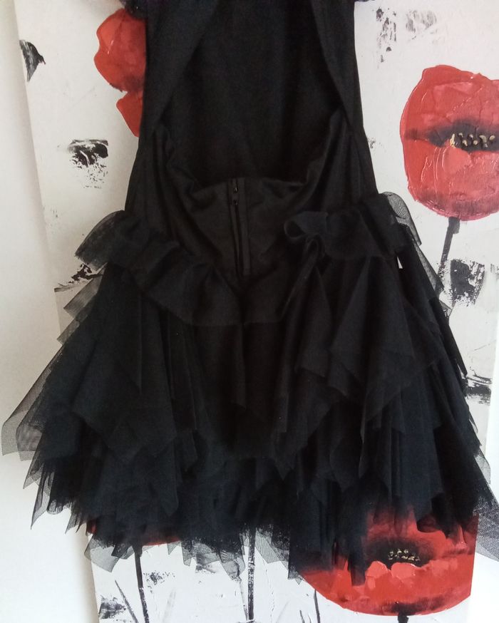 Jolie robe noire doublée avec tulle, volants, paillettes Tape à l'oeil taille 3 ans - photo numéro 8