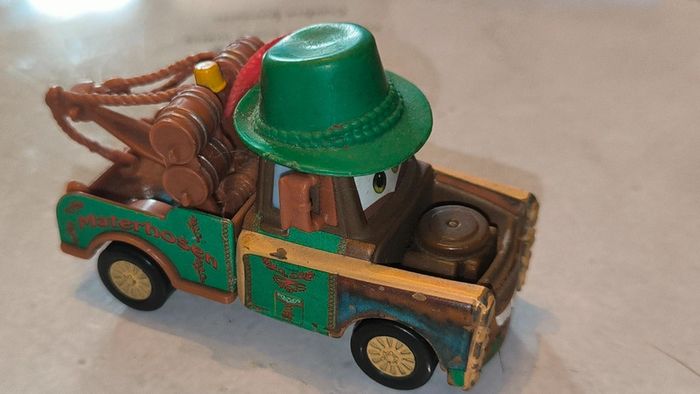 Voiture cars Disney metal martin  dépanneuse robin des bois tirolien - photo numéro 2