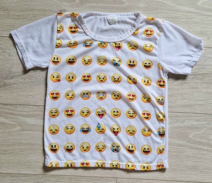 Tee shirt emoji 6 ans en parfait état