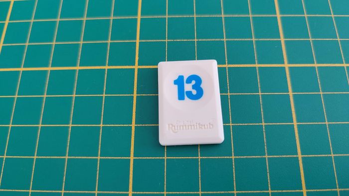 Tuile chiffre 13 treize bleu jeu de société Rummikub Le rami des chiffres jeu de voyage Hasbro #C68