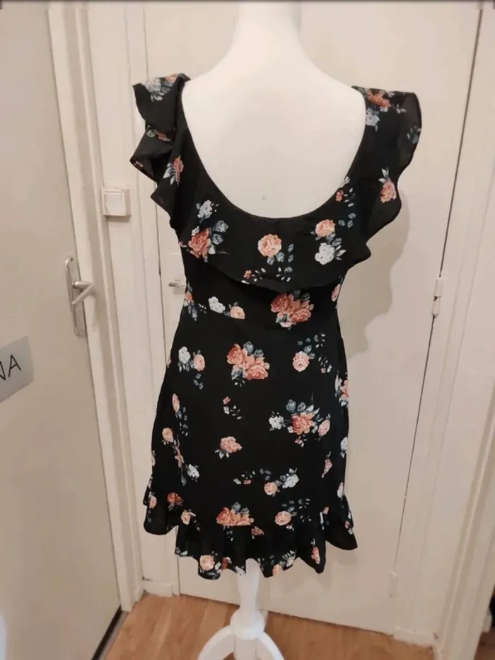 Robe à volants fleuris taille 38 Fashion Union - photo numéro 4