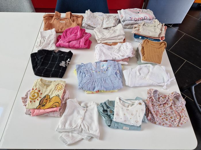 Lot vêtement 1mois et 3 mois