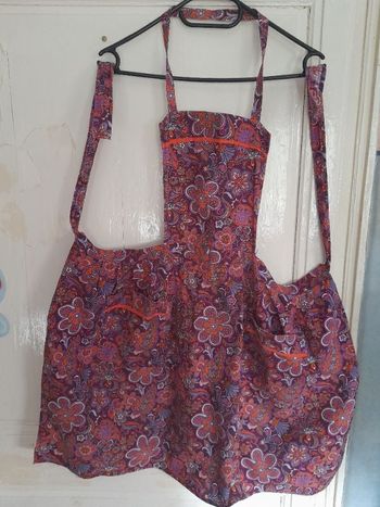 Tablier mixte bordeaux à imprimé fleuri