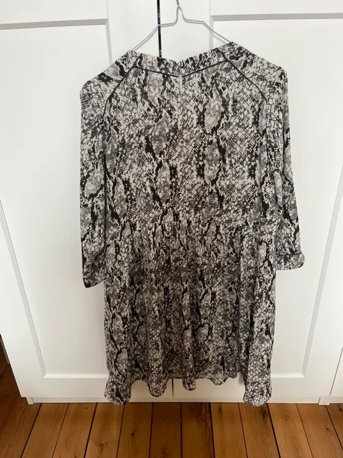 Robe motif serpent gris - photo numéro 5