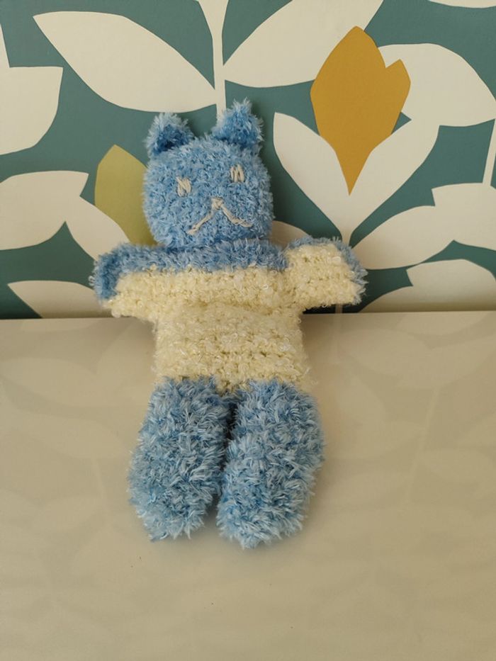 Peluche chat tricot fait main - photo numéro 4