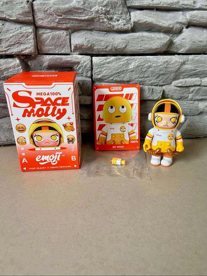 Pop Mart Mega Space Molly Emoji - So What