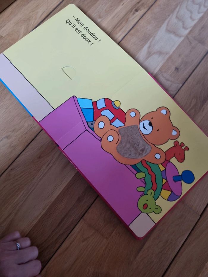 Livre tchoupi à toucher - photo numéro 4