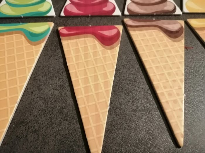 Mes associations Montessori '' 'je touche - photo numéro 3