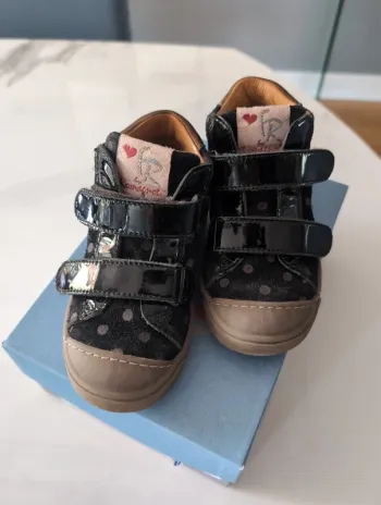 Chaussures fille taille 25