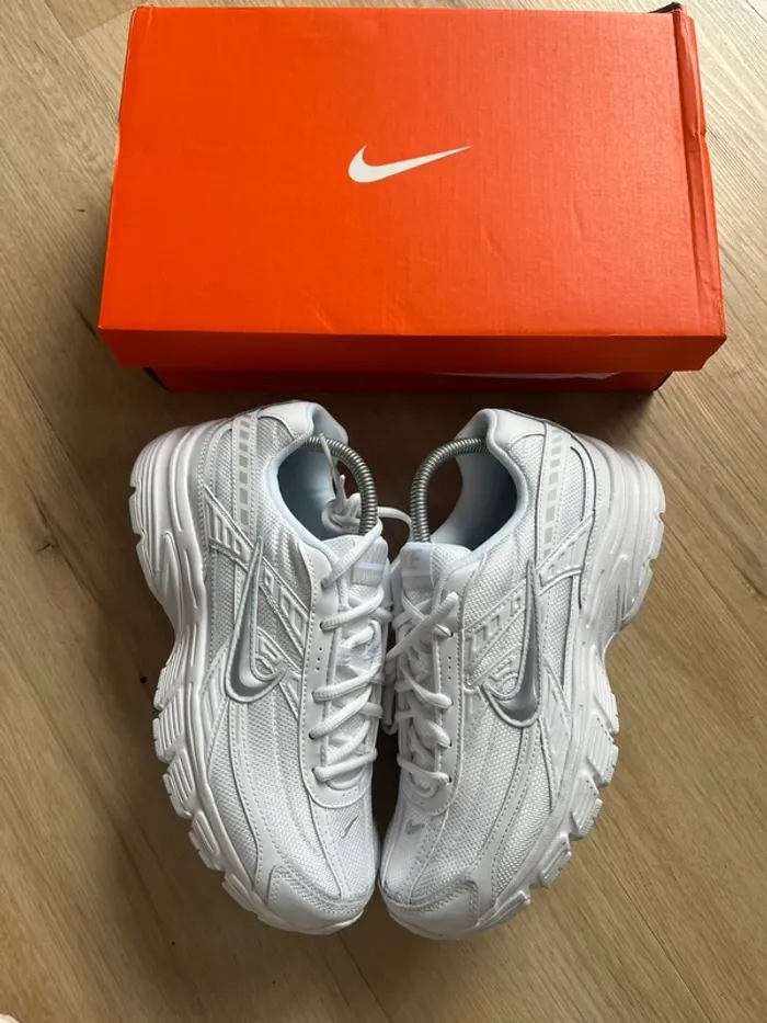 Nike Initiator Triple White Fluffy Taille 41 - photo numéro 2