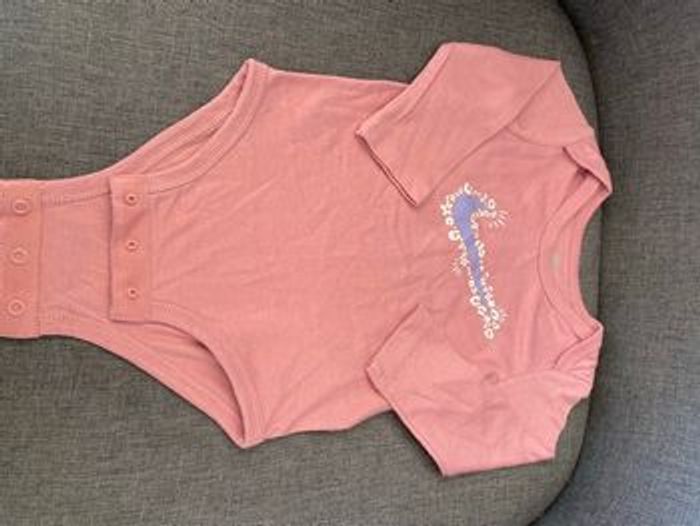 Lot de 3 bodys Nike 9 mois - photo numéro 4