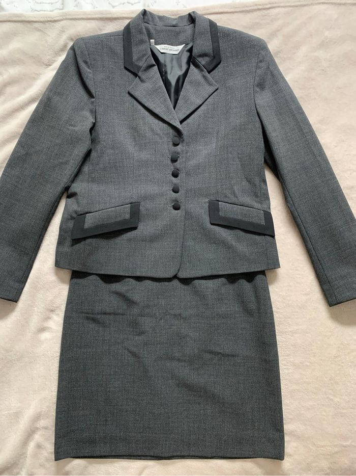 Ensemble blazer et jupe crayon gris