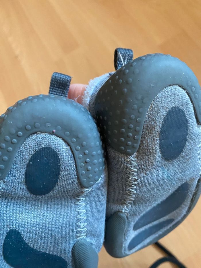 Chaussons de gym gris Taille 23 - photo numéro 4