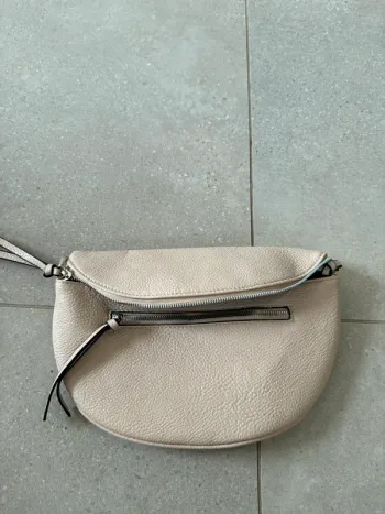 Pochette à bandoulière beige, neuve sans étiquette, 30*20cm il manque la bandoulière