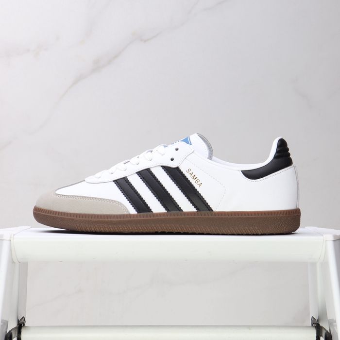 En stock : Baskets classiques ADIDAS ORIGINALS SAMBA OG. Un modèle plébiscité par les célébrités et