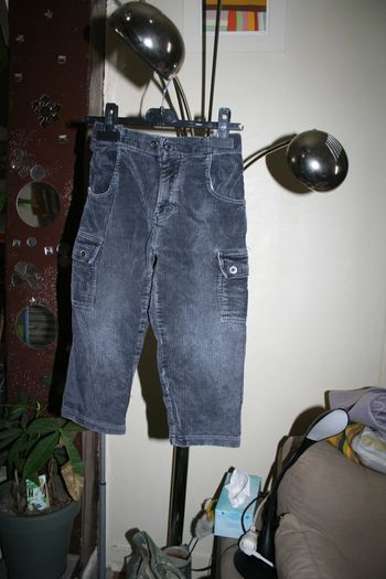 🌸Pantalon velours gris foncé boyfriend Taille 4 ans 🌸