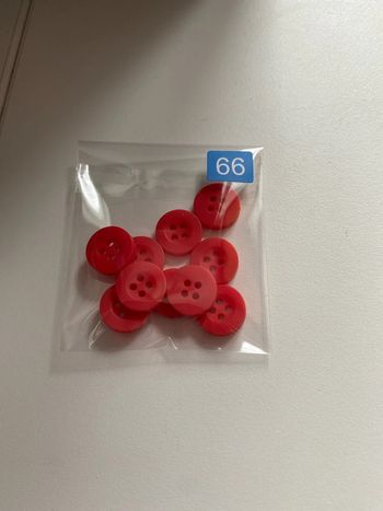 Mercerie - Lot de boutons rouge