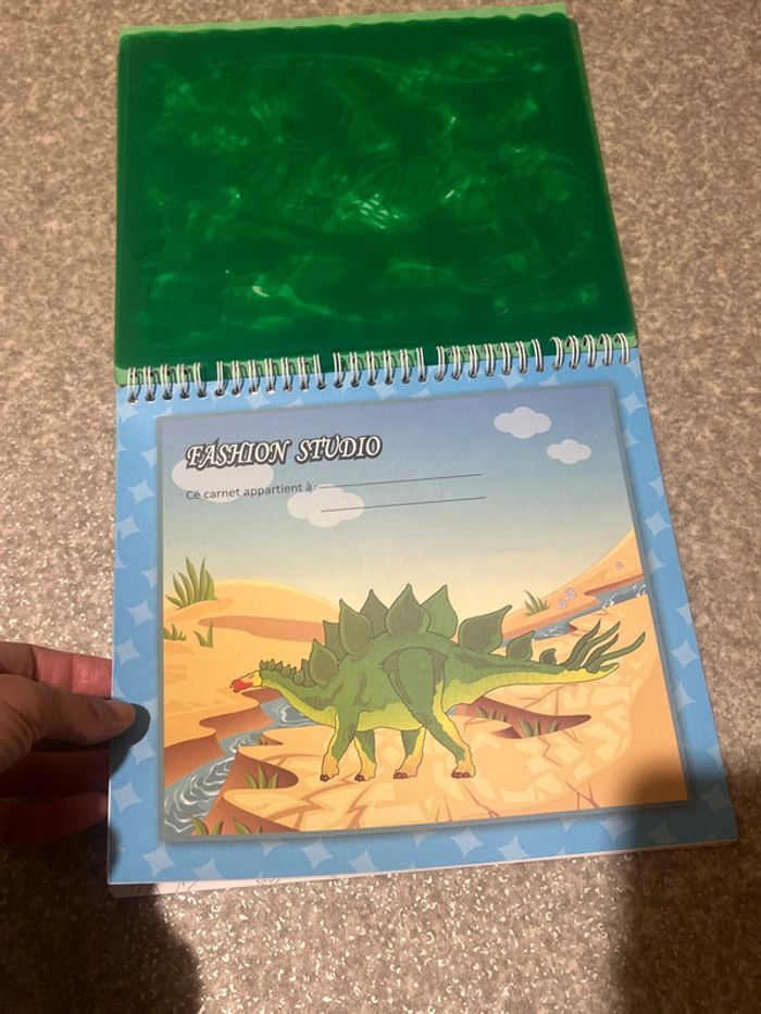 Livre de pochoirs dinosaures - photo numéro 4