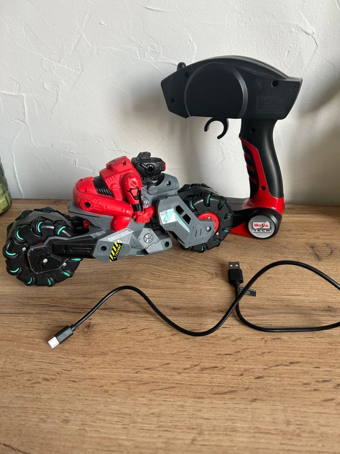 Moto radio commandée Maisto Cyclone Drift