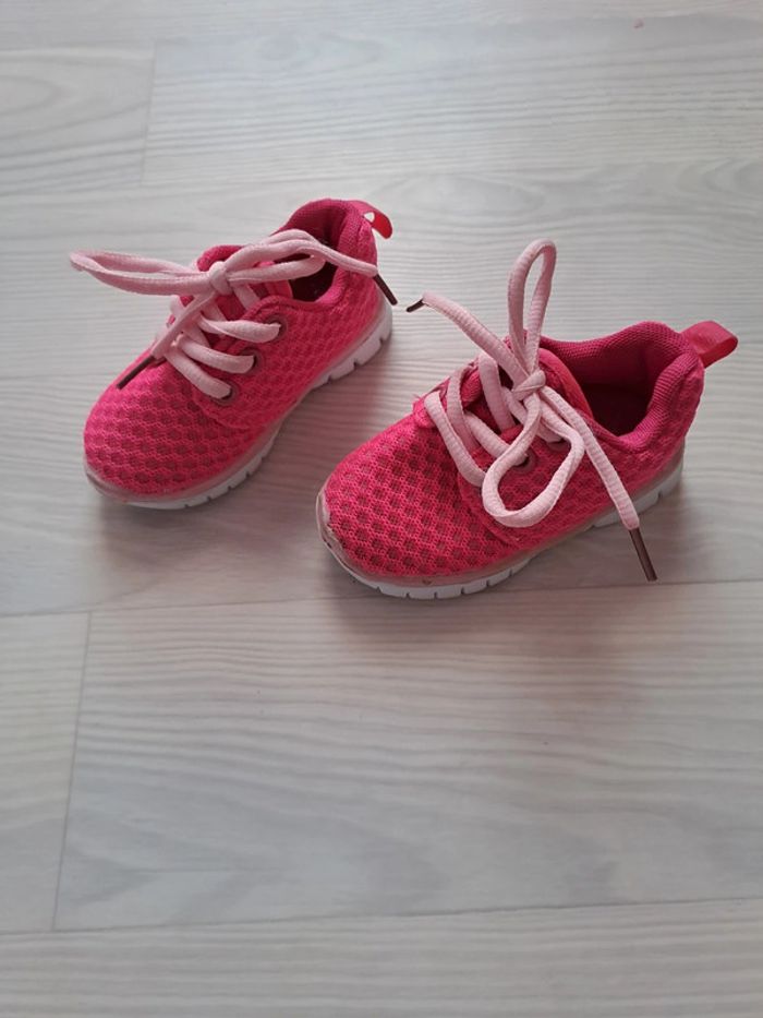 Baskets bébé fille pointure 19 - photo numéro 2