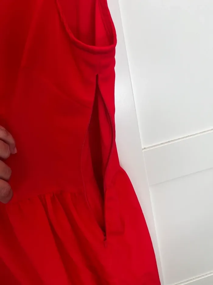 Robe rouge avec noeuds - photo numéro 3