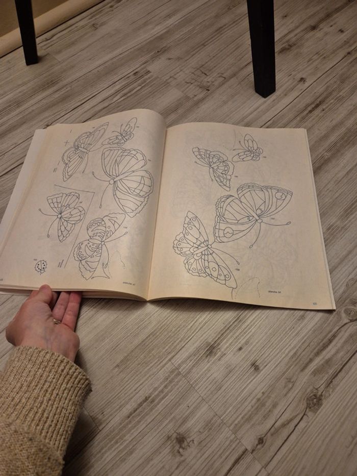 Livre broderie - photo numéro 5