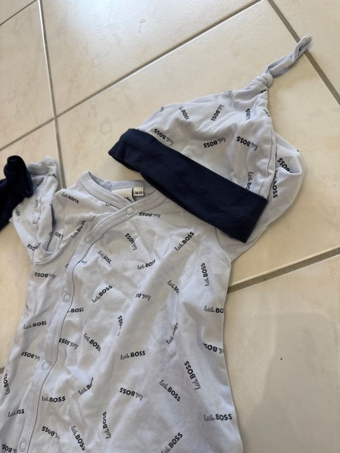 2 pyjama hugo boss très bon état - photo numéro 2