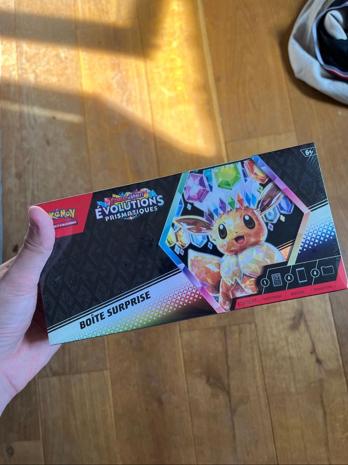 Boîte surprise Pokémon ev8.5