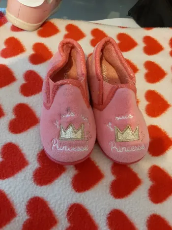 Chaussons pantoufles babygro pointure 25 fille