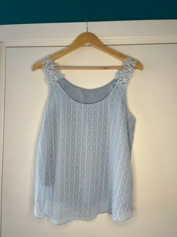 🔹 Débardeur fluide bleu clair – Shein 🔹