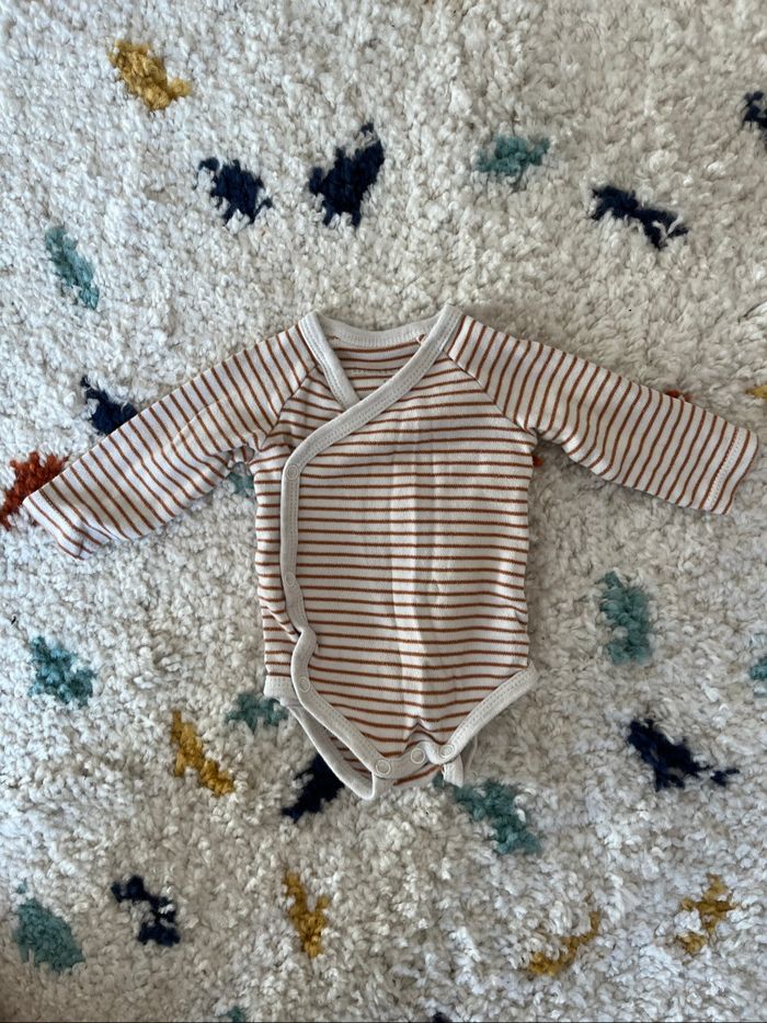 Lot de 7 bodies manches longues bébé en taille 1 mois - photo numéro 3