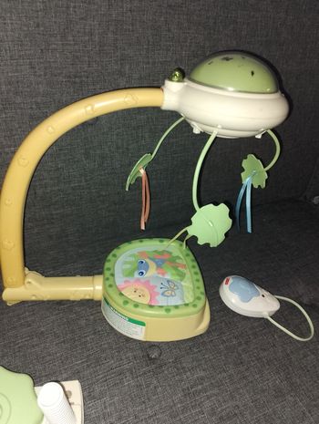 Mobile musical coloris vert Fisher Price, veilleuse avec télécommande