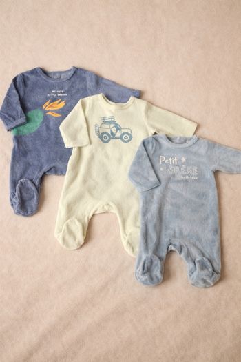 Lot 3 pyjamas velours 1 mois Gémo & Kiabi très bon état