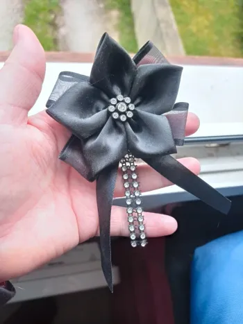 Broche pour femme en forme de fleur