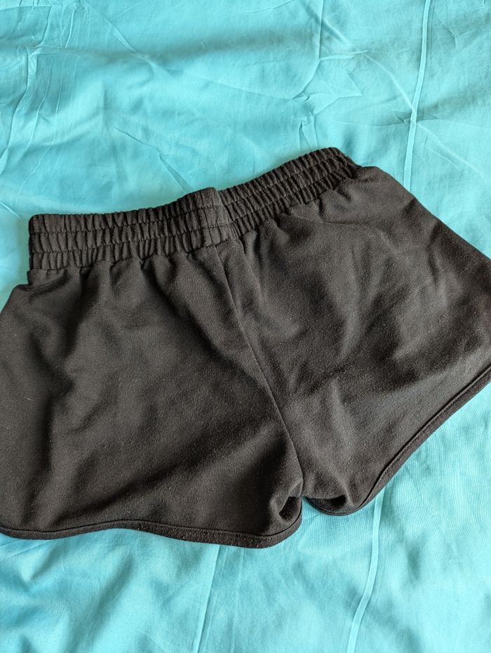 Short fille - photo numéro 3