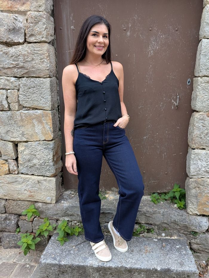 Top fluide Genève noir col en V dentelle
Taille unique - photo numéro 2