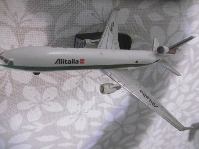 avion en métal de collection air italia - photo numéro 3