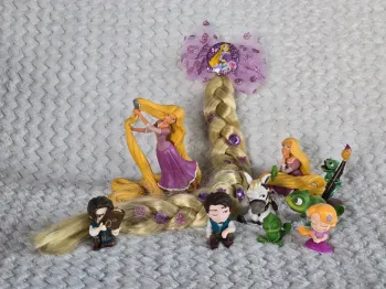Lot Raiponce figurines accessoires Japon & Disney