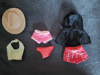 Lot Vêtements Cali girl ou barbie fun beach.