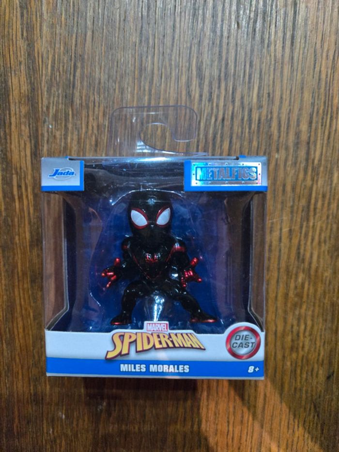 Figurine en metal neuve Spiderman