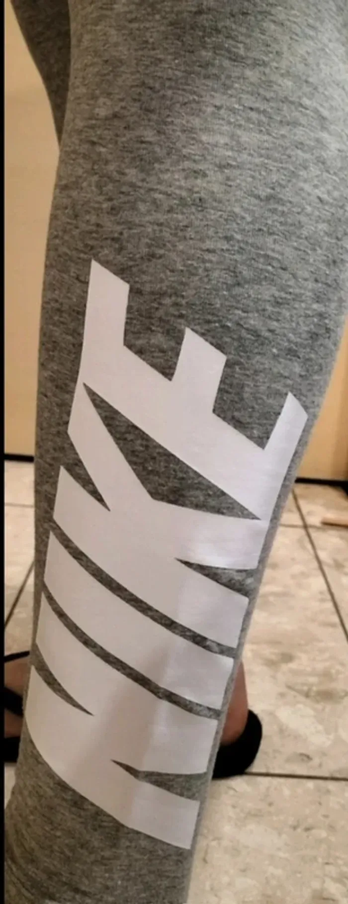 Legging "Nike" gris neuf - photo numéro 3