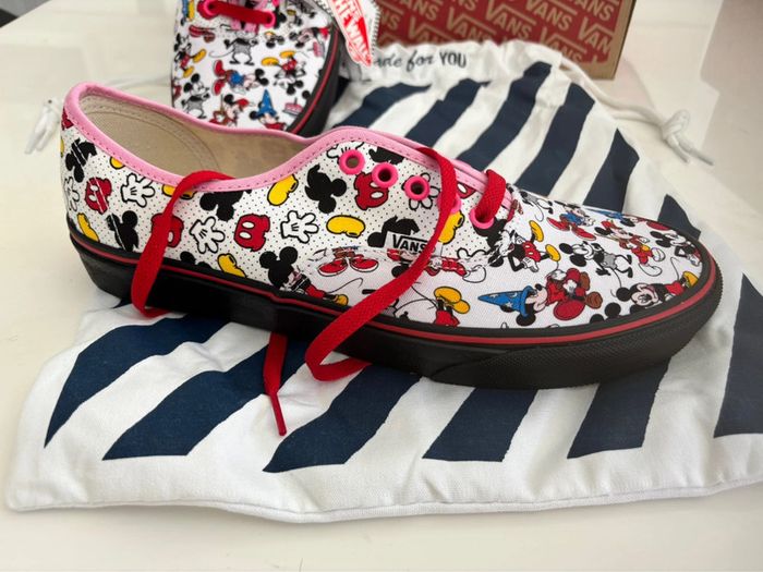 Vans custom Disney Mickey - Taille 42,5 - Neuves - Modèle unique ! - photo numéro 2