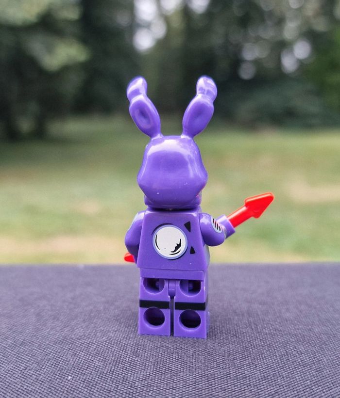 Minifigure jeu vidéo film horreur FNAF Five Nights At Freddy's Bonnie Violet - photo numéro 2