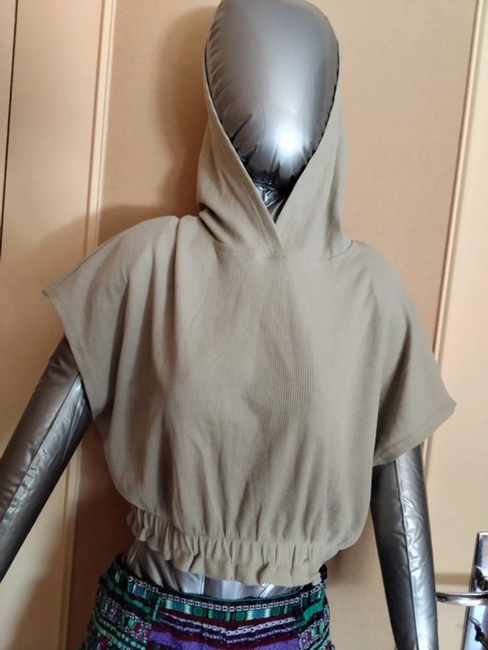 Crop top avec capuche. Marque JDY (A61)