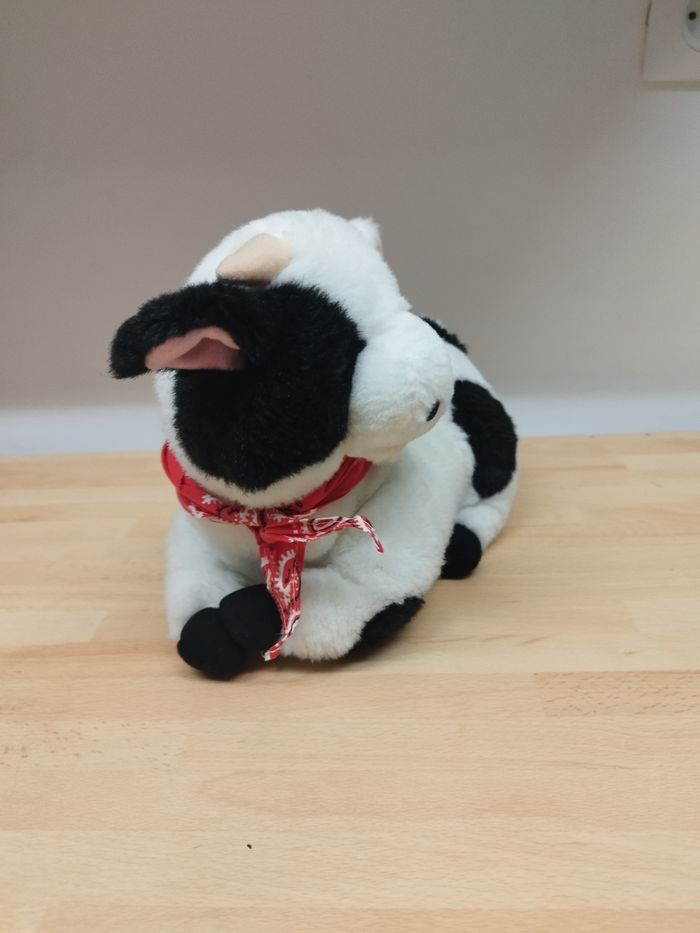 Vache en fourrure et son bandana - photo numéro 2