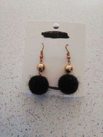 Boucles d oreilles noires