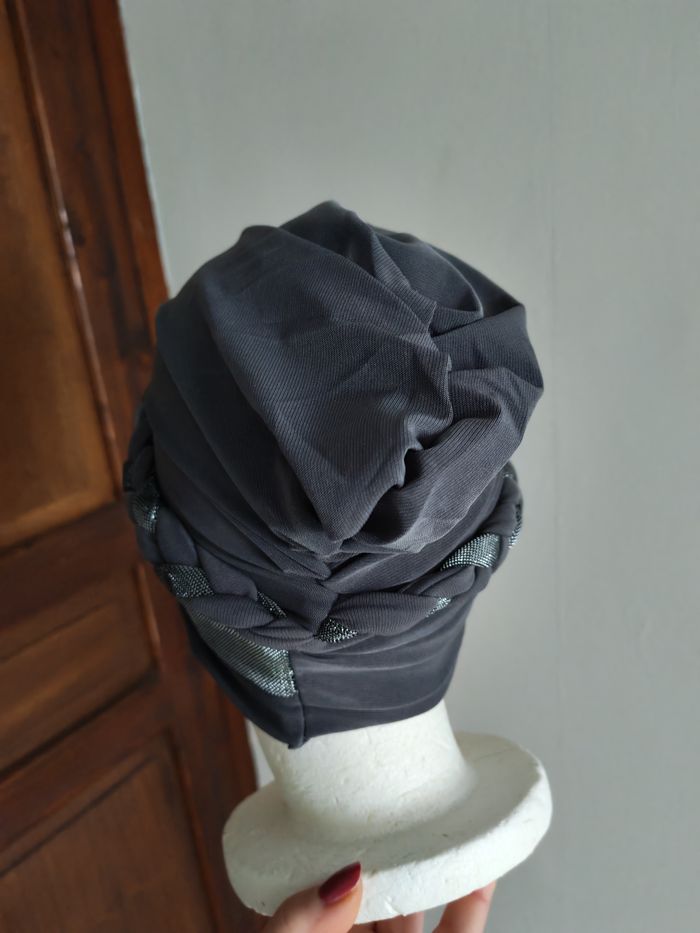Bonnet turban gris avec tresse - photo numéro 3
