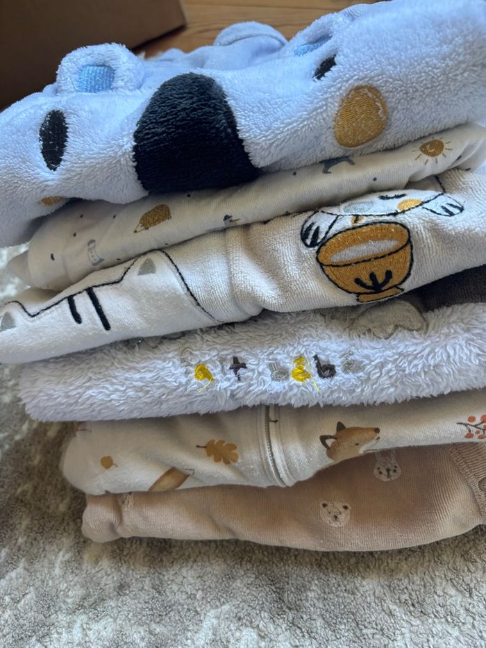 Lot pyjamas 6 mois - photo numéro 2